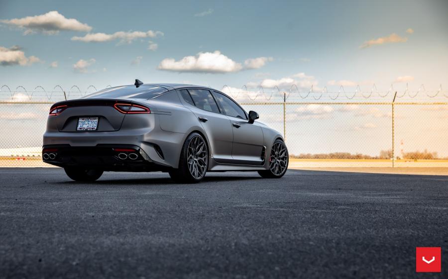  Kia Stinger GT on Vossen Wheels (HF-2) 2019 года  (фото 17 из 26)